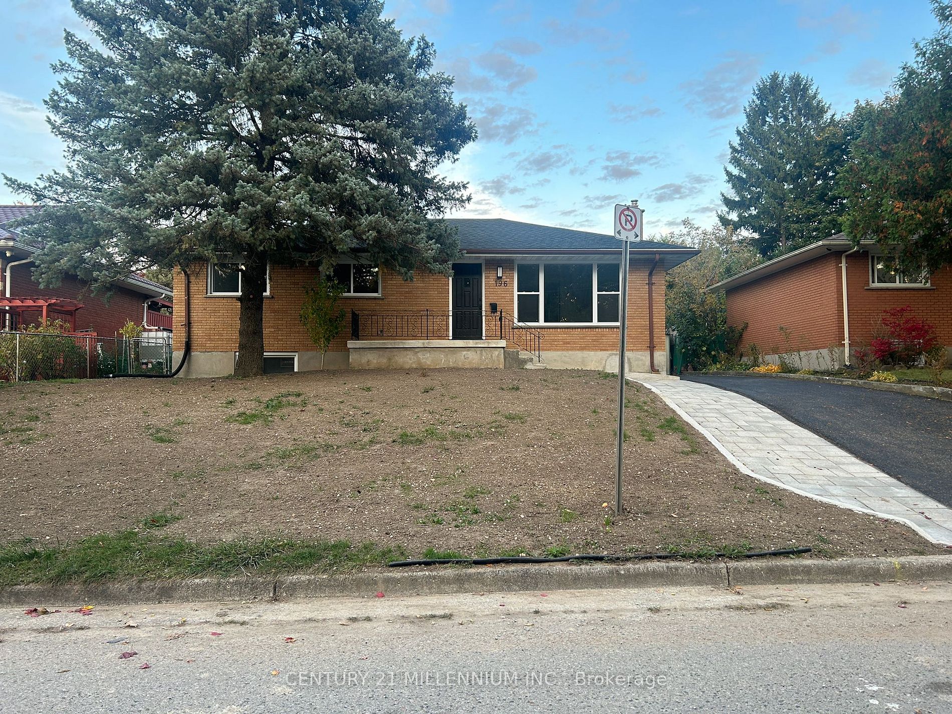 Lower - 196 Gladstone Ave London Ontario Canada Rented residential Calvin Douglas CENTURY 21 MILLENNIUM INC.