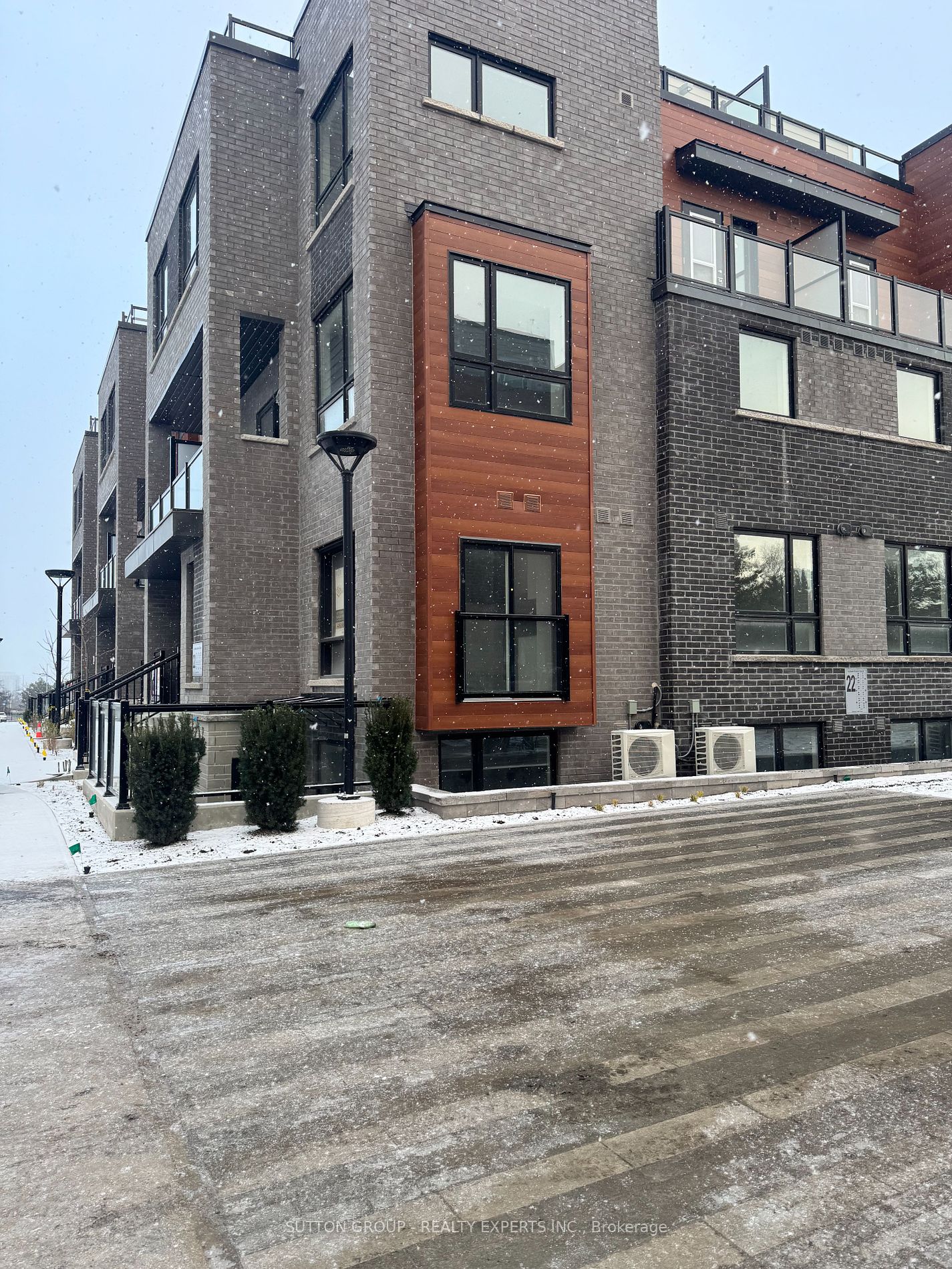 19 - 22 LYTHAM GREEN Circ Newmarket Ontario Canada Rented residential Tejpal Sidhu Sutton Group- Realty Experts Inc.