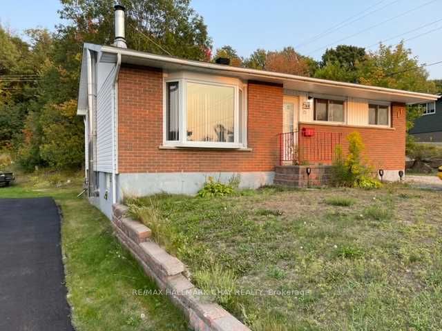 85 Mississauga Avenue Elliot Lake Ontario Canada Sale residential Mark Leader RE/MAX Hallmark Chay Realty, Brokerage