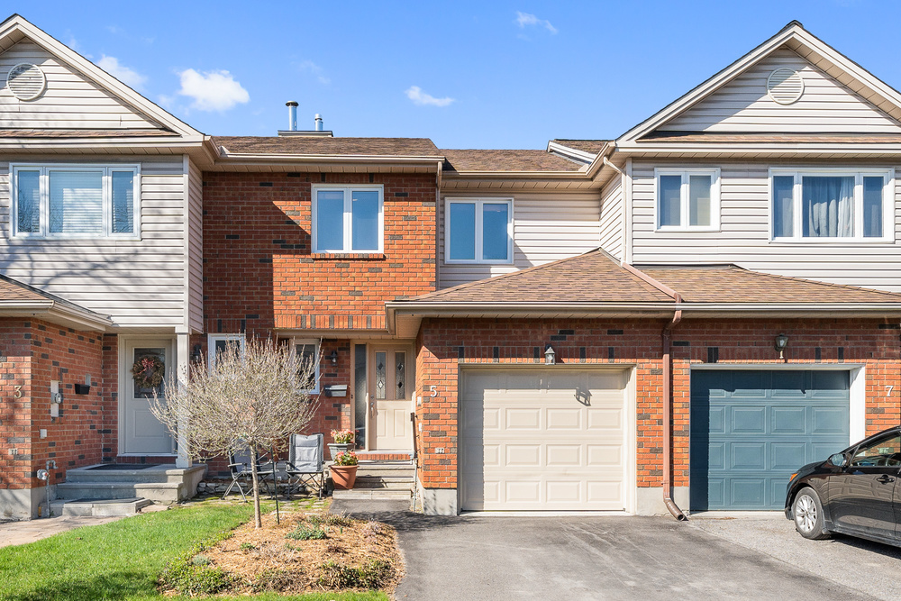 5 Hanover  Crt  Ottawa Ontario Canada Sold residential Anna Stanke RE/MAX Hallmark Realty Group, Brokerage*