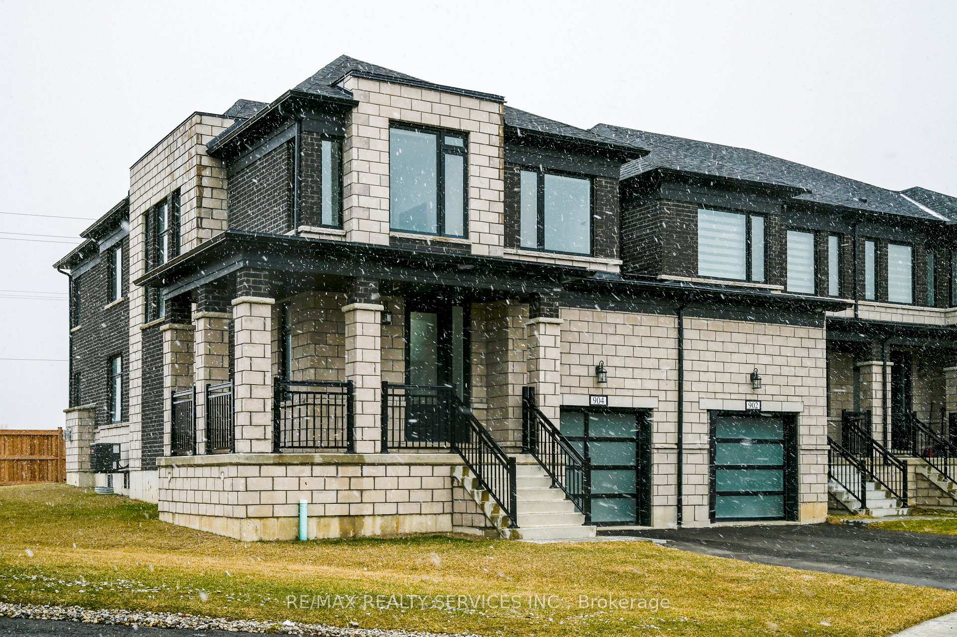 904 Sobeski Avenue Woodstock Ontario Canada Sold residential Gurjeet Sandhu ੴ MBA ABR®,SRS®, AHWD®,PR RE/MAX Realty Services Inc., Brokerage*