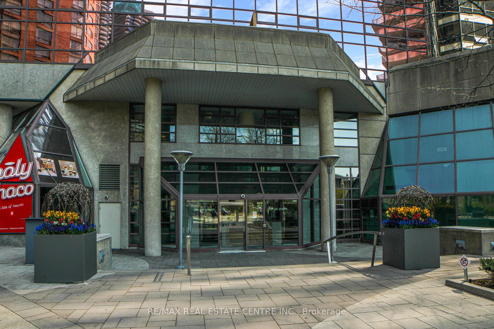 601 - 1001 Bay Street Toronto Ontario Canada Rented residential SAMEH BASTAWROSE RE/MAX REAL ESTATE CENTRE INC., BROKERAGE 