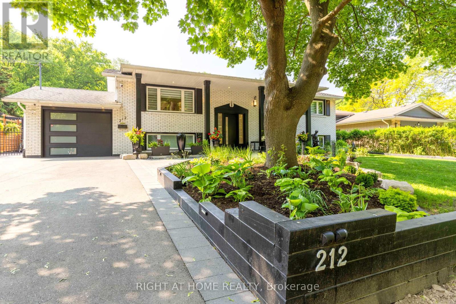 212 Lockhart Drive St. Catharines Ontario Canada Sale residential Anita Mehra Right at Home Realty, Brokerage*