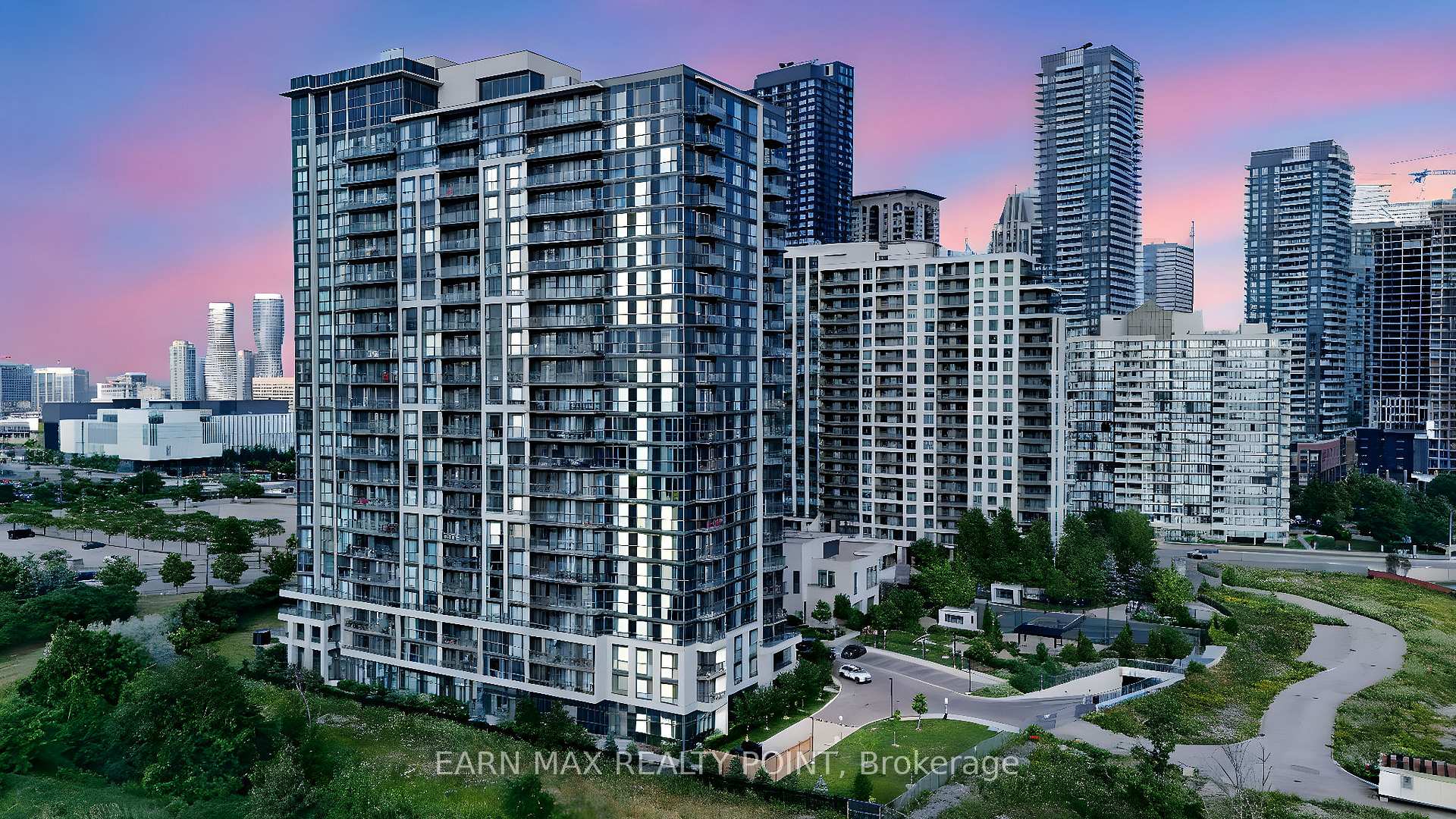 PH 212 - 349 Rathburn Road W Mississauga Ontario Canada Sale residential Monika Vaid RE/MAX GOLD REALTY INC.