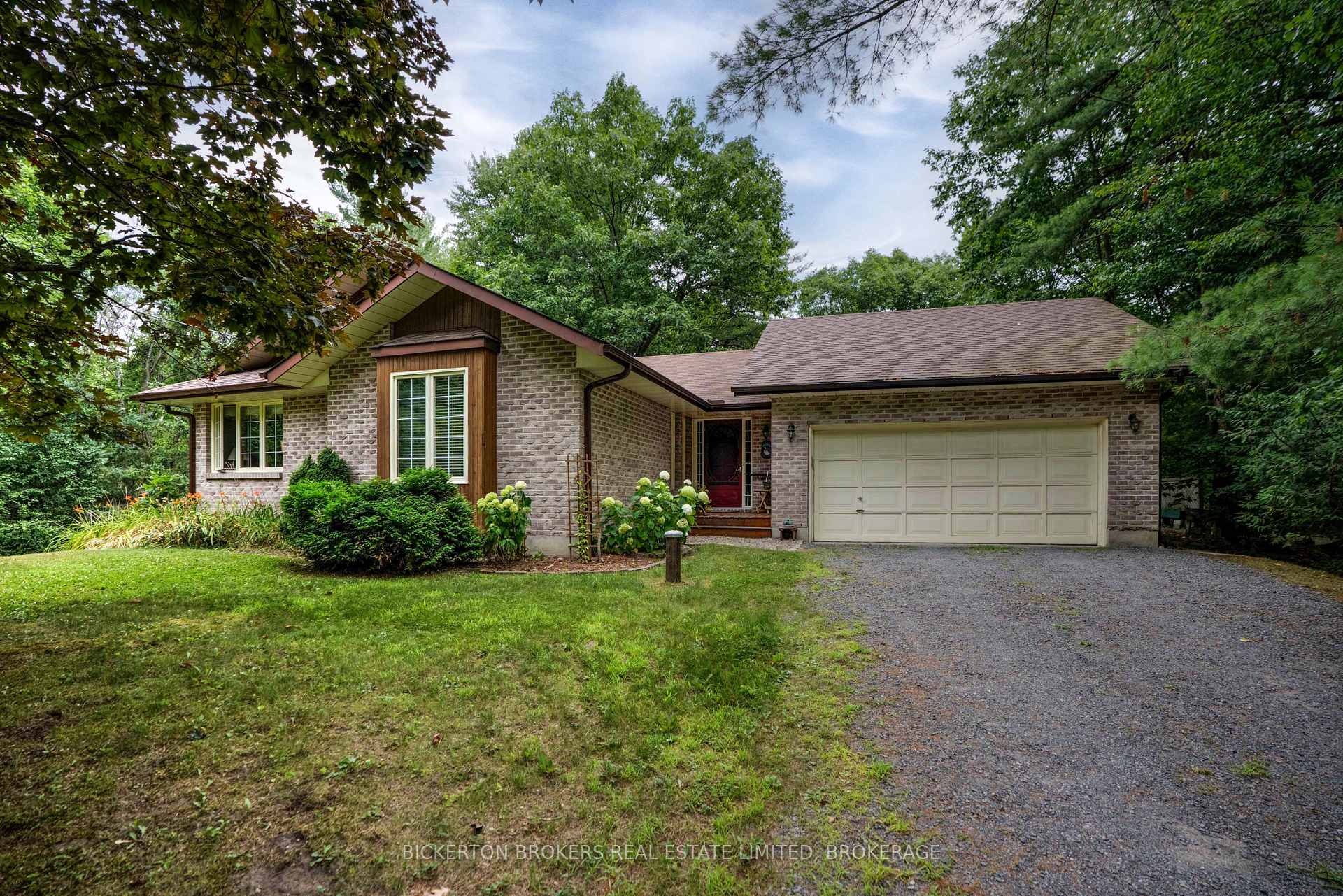 16 Village Estates Road S Leeds And The Thousand Islands Ontario Canada Sale residential Bickerton Brokers Limited, Brokerage *