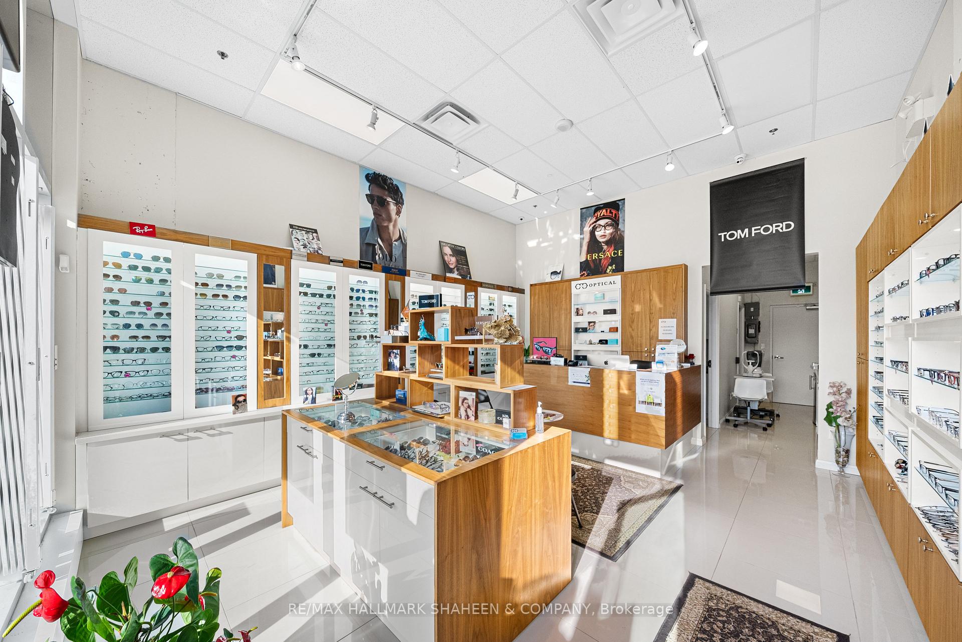 B10 - 9610 Yonge Street Richmond Hill Ontario Canada Sale commercial Steven Maislin RE/MAX Realtron Realty Inc., Brokerage*