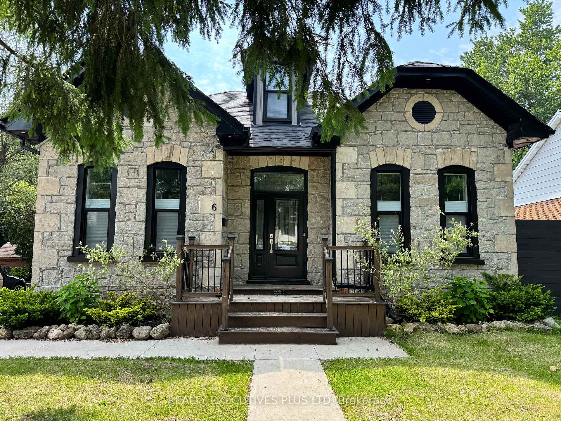 6 Elgin Street N Cambridge Ontario Canada Sale residential   Realty Executives Plus Ltd. Brokerage*
