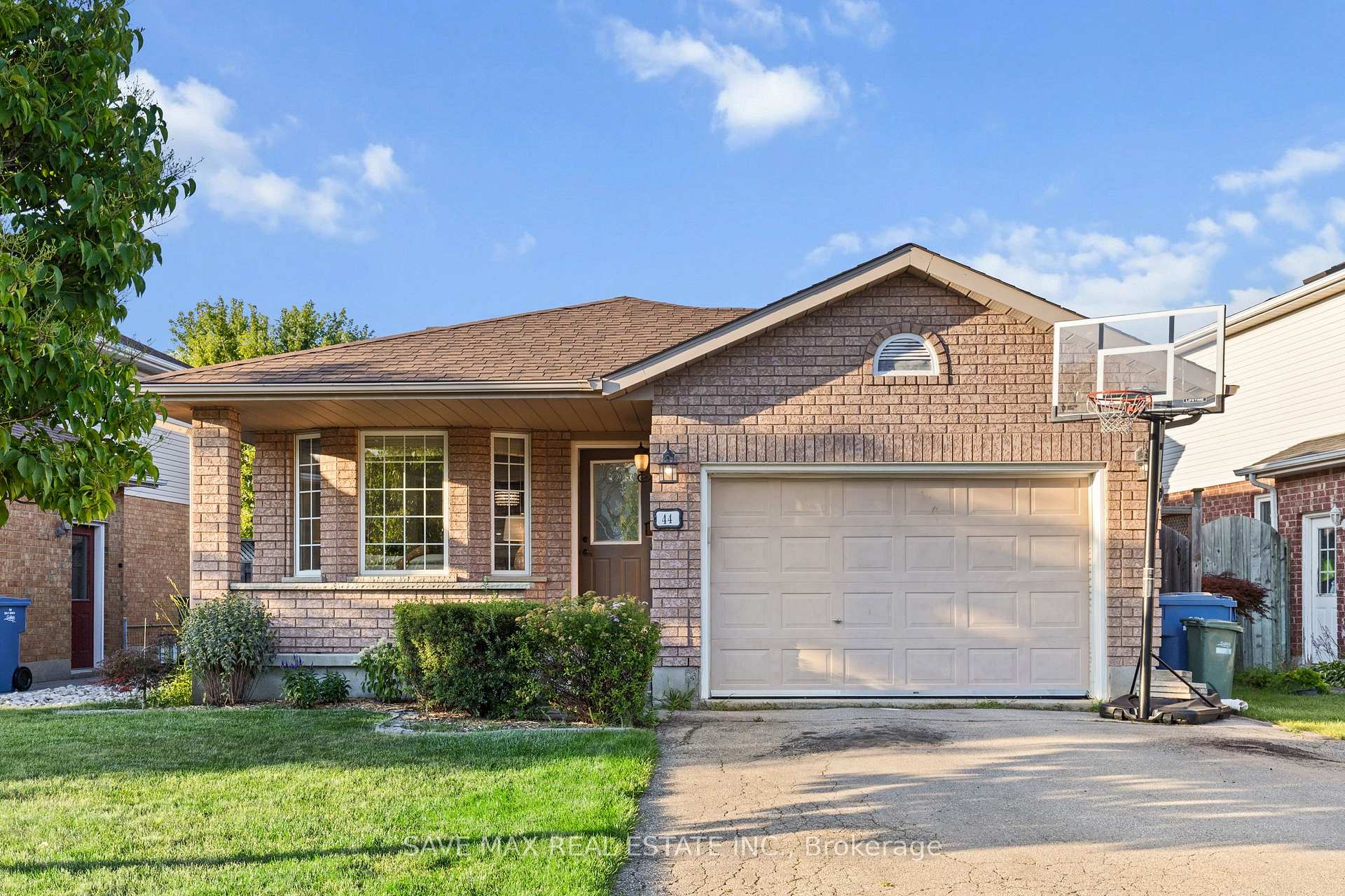 44 Candlewood Drive Guelph Ontario Canada Sold residential   Save Max Real Estate Inc., Brokerage *