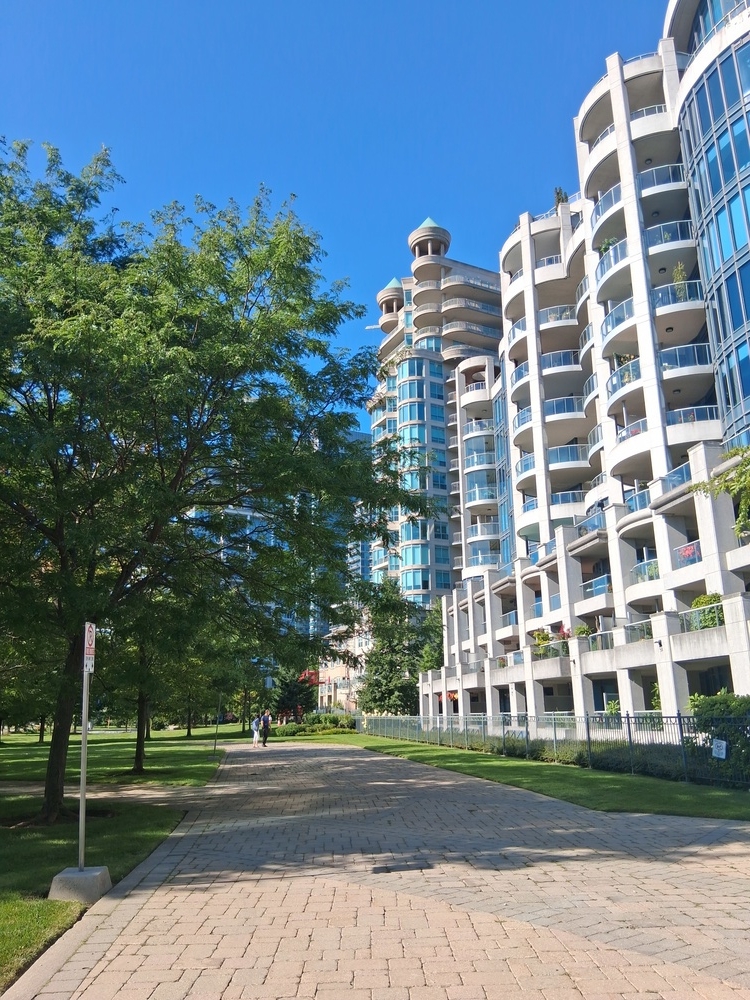 1220 - 2111 Lake Shore Blvd  W Toronto Ontario Canada Rent residential Anna Gagatek FIRST NATIONAL HOMESTEAD - REALDOM INC BROKERAGE*