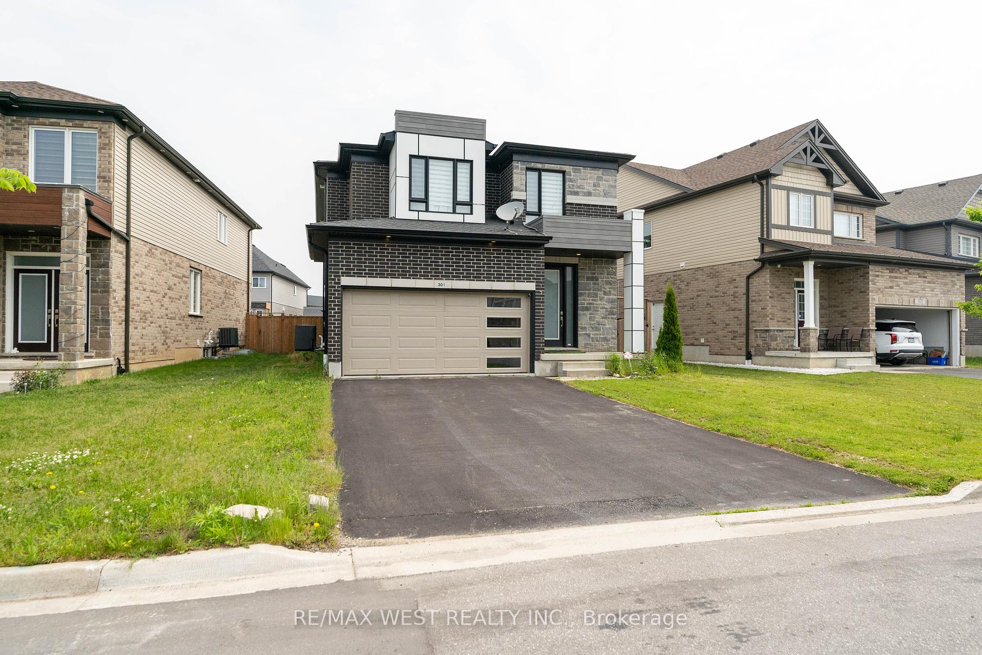 301 Freure Drive Cambridge Ontario Canada Sale residential HARRY SARVAIYA RE/MAX West Realty Inc., Brokerage *