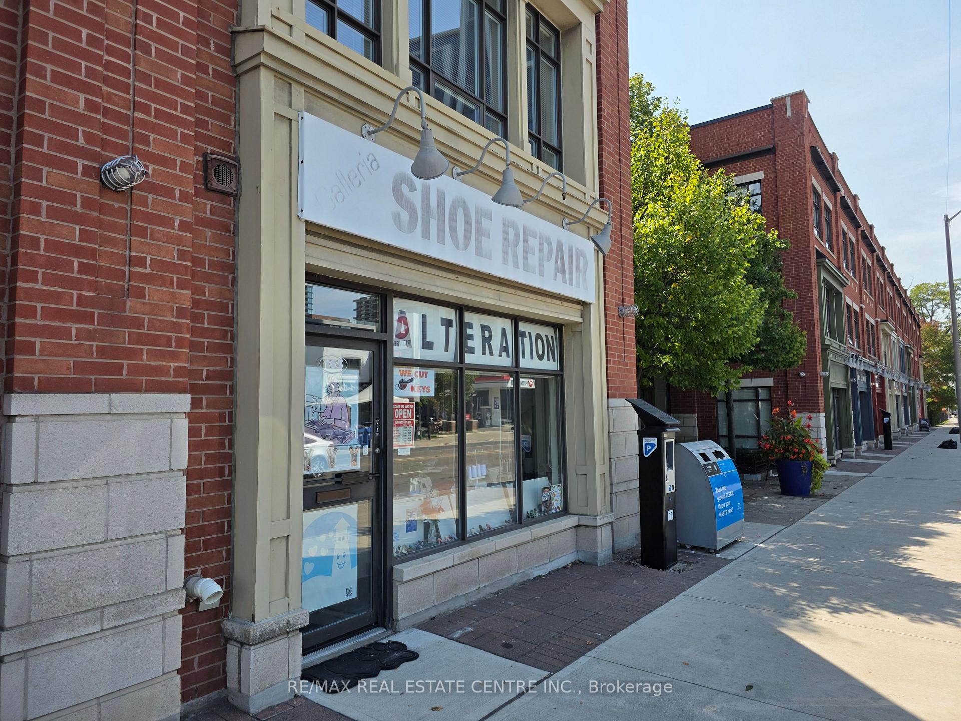 165 Lakeshore Road E Mississauga Ontario Canada Sale commercial Cliff Barron RE/MAX Real Estate Centre, Inc., Brokerage *