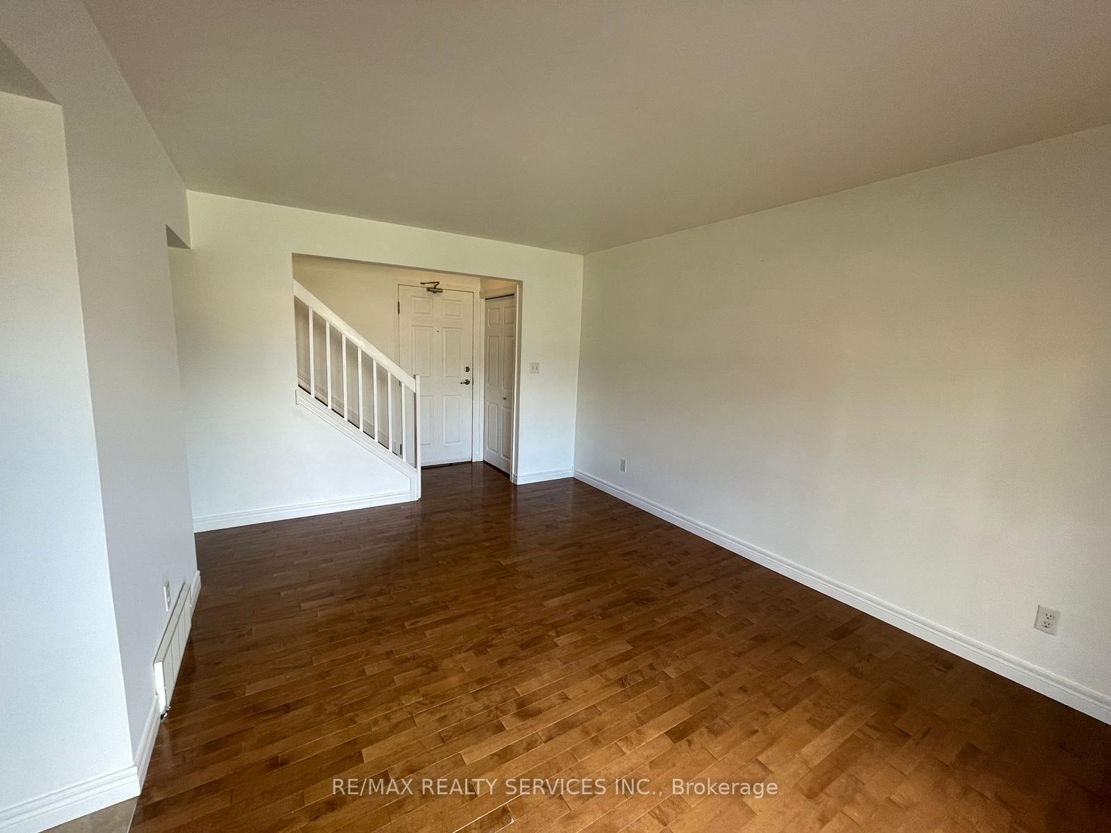 97 - 1730 Columbia Court Windsor Ontario Canada Sale residential LARRY PERSAUD RE/MAX Realty Services Inc., Brokerage*