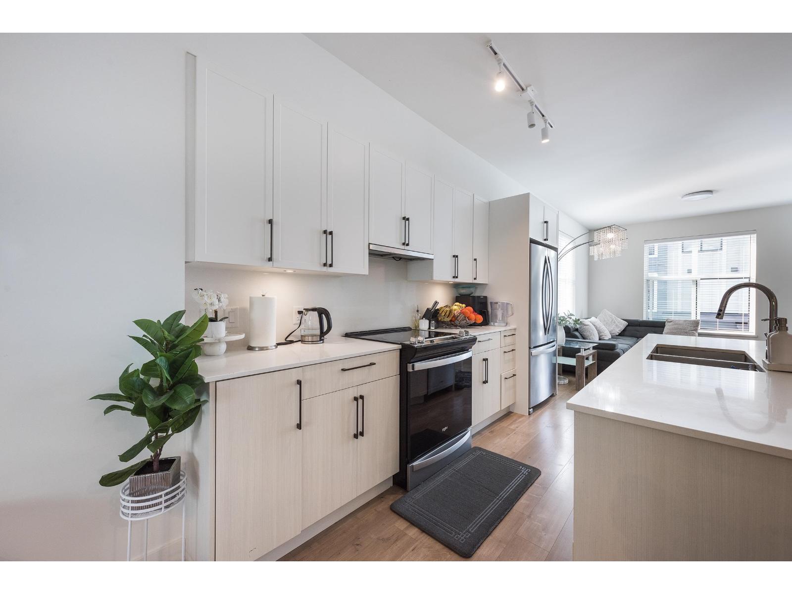 406 2267 MCKENZIE ROAD Abbotsford British Columbia Canada Sale residential Gonzalo Santos PREC Real Broker B.C. Ltd.