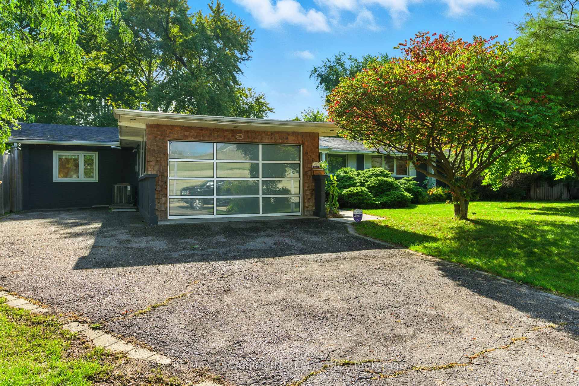 230 South Service Road Mississauga Ontario Canada Sale residential Elena Vankevich Brokerage Information: Not available, please contact website owner