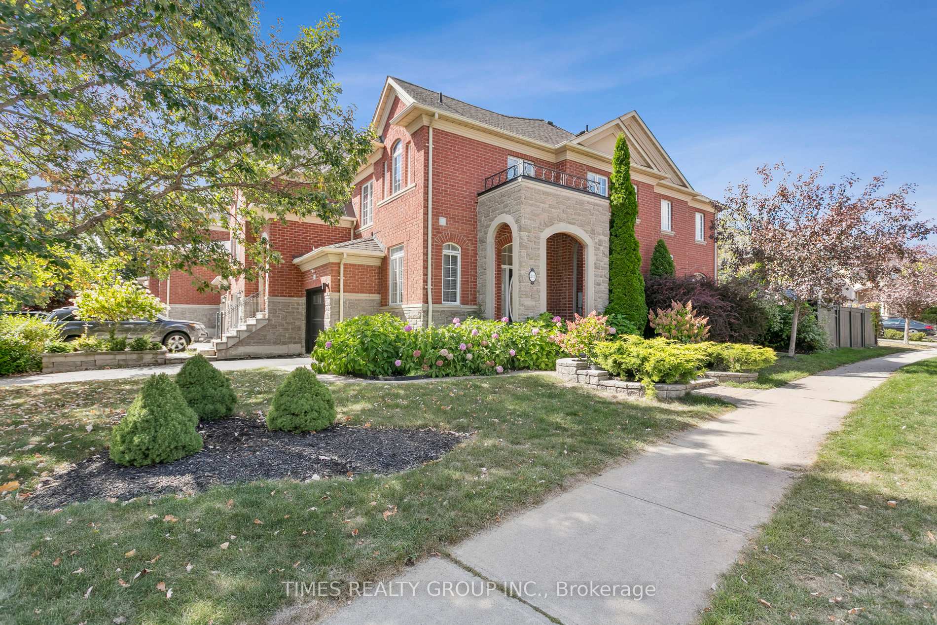 212 Creek Path Avenue Oakville Ontario Canada Sale residential   Times Realty Group Inc., Brokerage