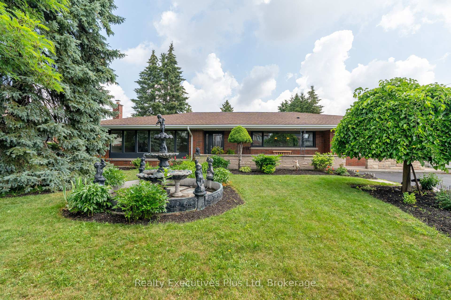 135 Cityview Drive Guelph Ontario Canada Sold residential Mark Enchin Realty Executives Plus Ltd., Brokerage *