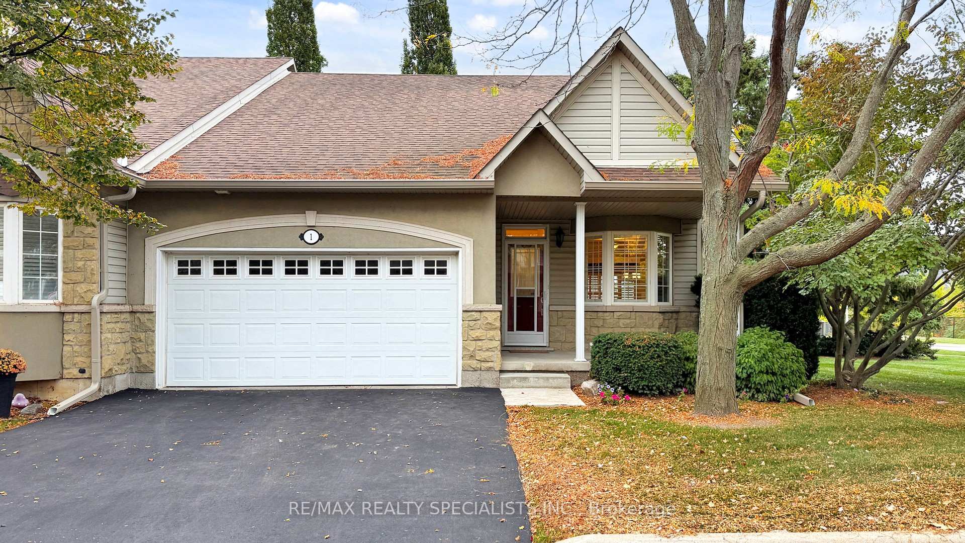 1 - 212 Stonehenge Drive Hamilton Ontario Canada Sale residential Paul Fletcher RE/MAX Realty Specialists Inc., Brokerage*