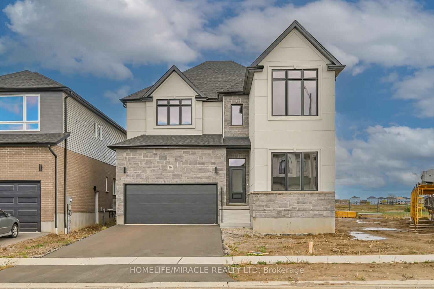 16 Munn Crescent Brant Ontario Canada Sale residential Rajesh Patel HomeLife/Miracle Realty Ltd., Brokerage *