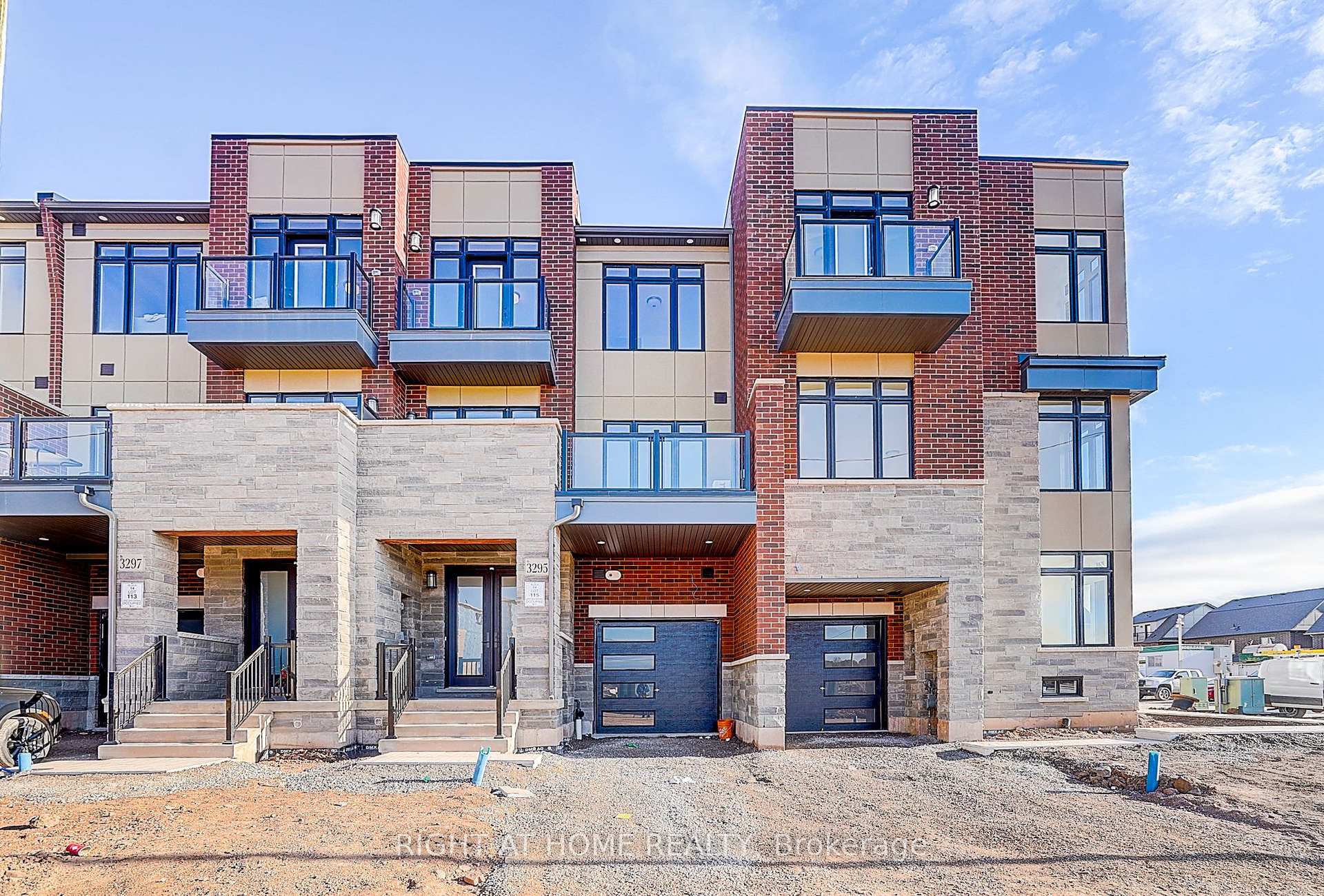 3295 Taha Gardens Oakville Ontario Canada Rent residential Rami Arbil Right at Home Realty, Brokerage*