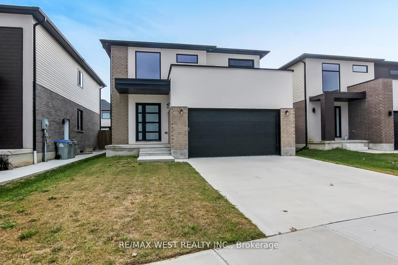 92 Poole Crescent Middlesex Centre Ontario Canada Sale residential HARRY SARVAIYA RE/MAX West Realty Inc., Brokerage *