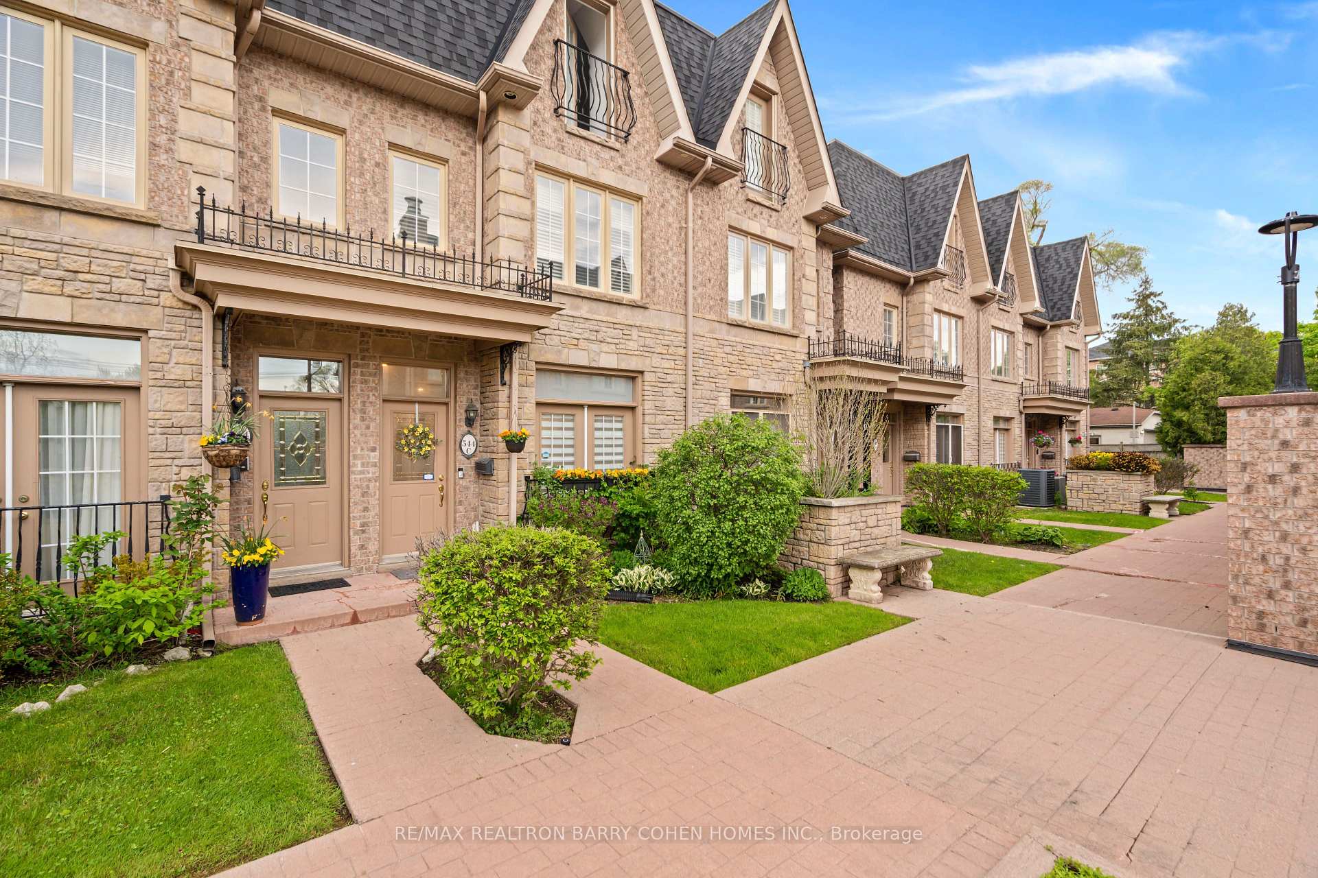 544C Scarlett Road Toronto Ontario Canada Sale residential   MOVETA REALTY INC., Brokerage*