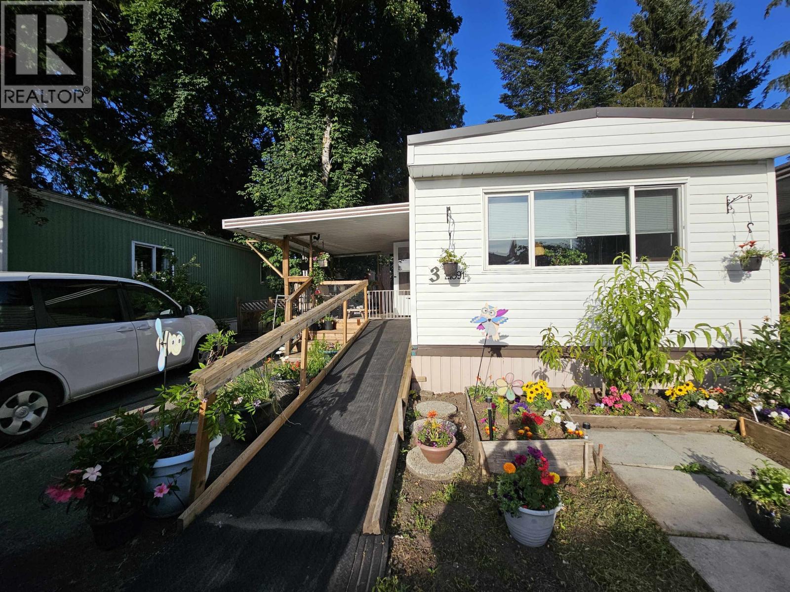3 21091 LOUGHEED HIGHWAY Maple Ridge British Columbia Canada Sale residential Priscilla Pizarro Team 3000 Realty Ltd.