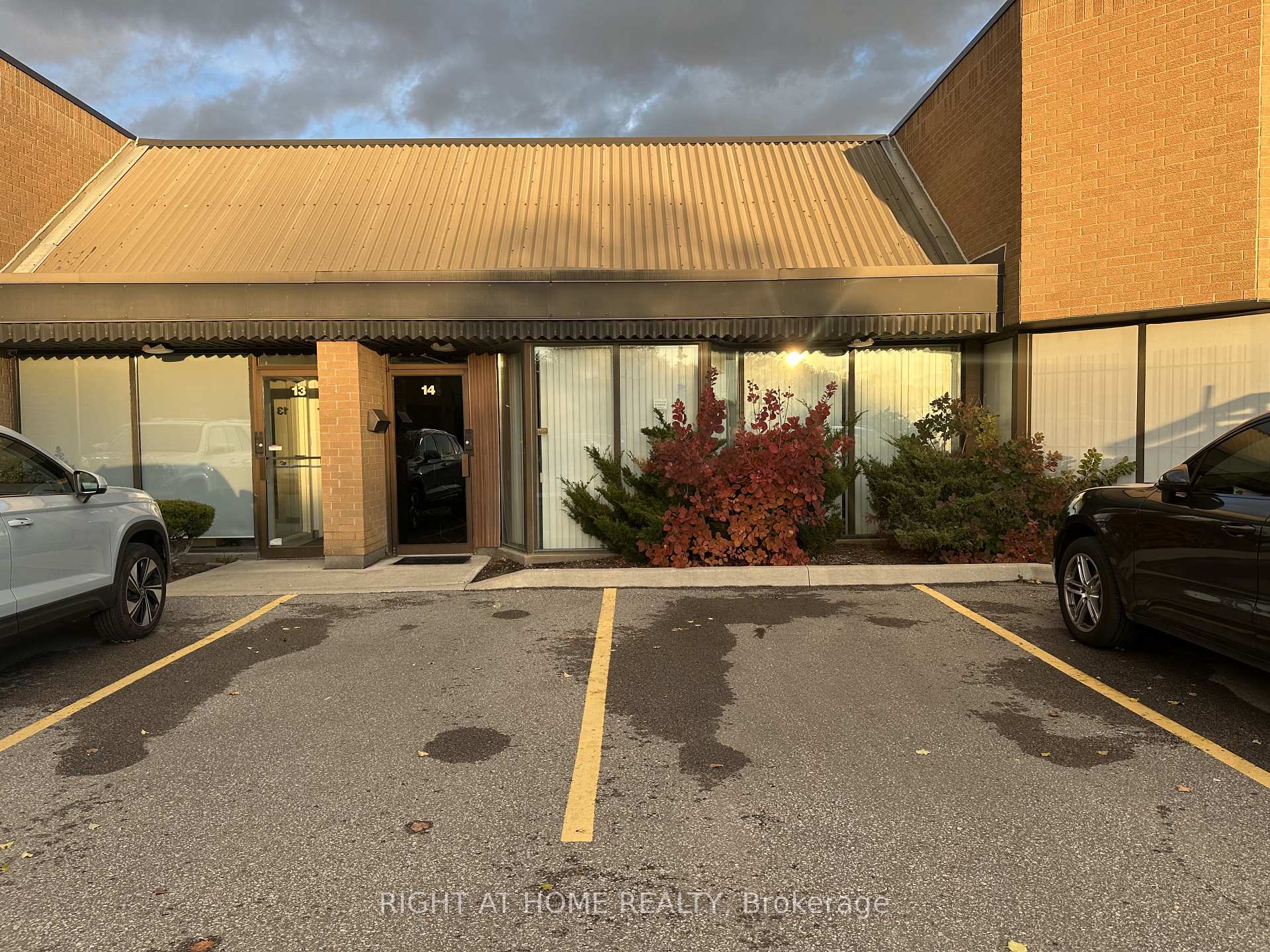 14 - 95 West Beaver Creek Road Richmond Hill Ontario Canada Sale commercial Morteza Sedighian Central Commercial Realty