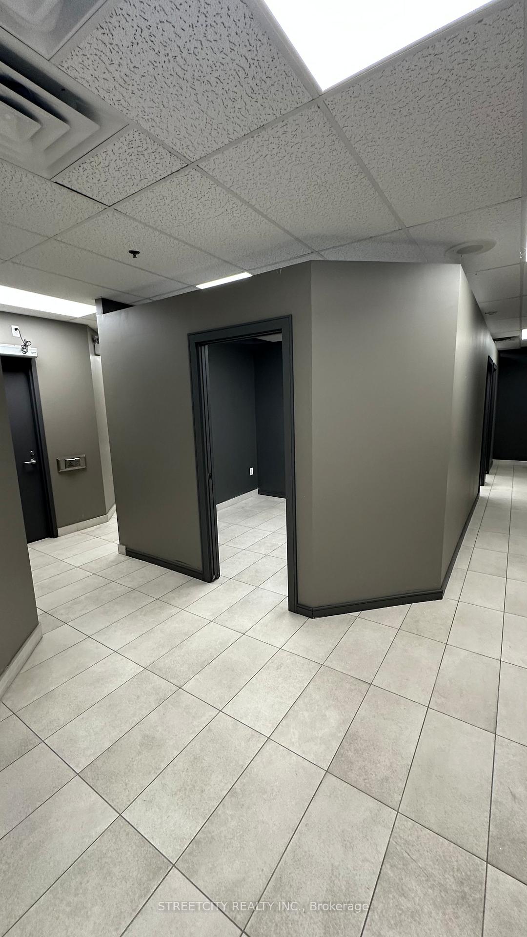4 - 691 Richmond Street London East Ontario Canada Lease commercial   STREETCITY REALTY INC., BROKERAGE*