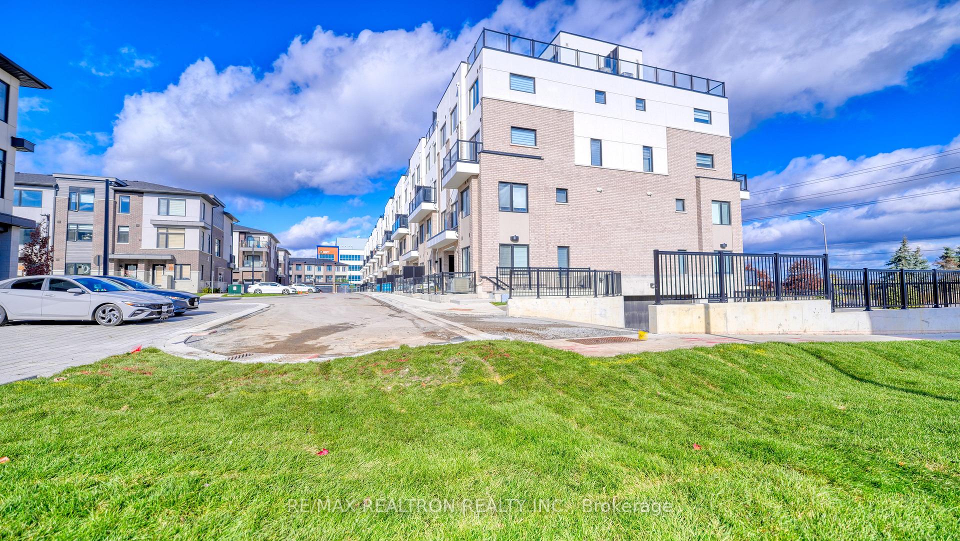 324 - 1695 Dersan Street Pickering Ontario Canada Sale residential Siva Sivanesan RE/MAX Realtron Realty Inc., Brokerage *