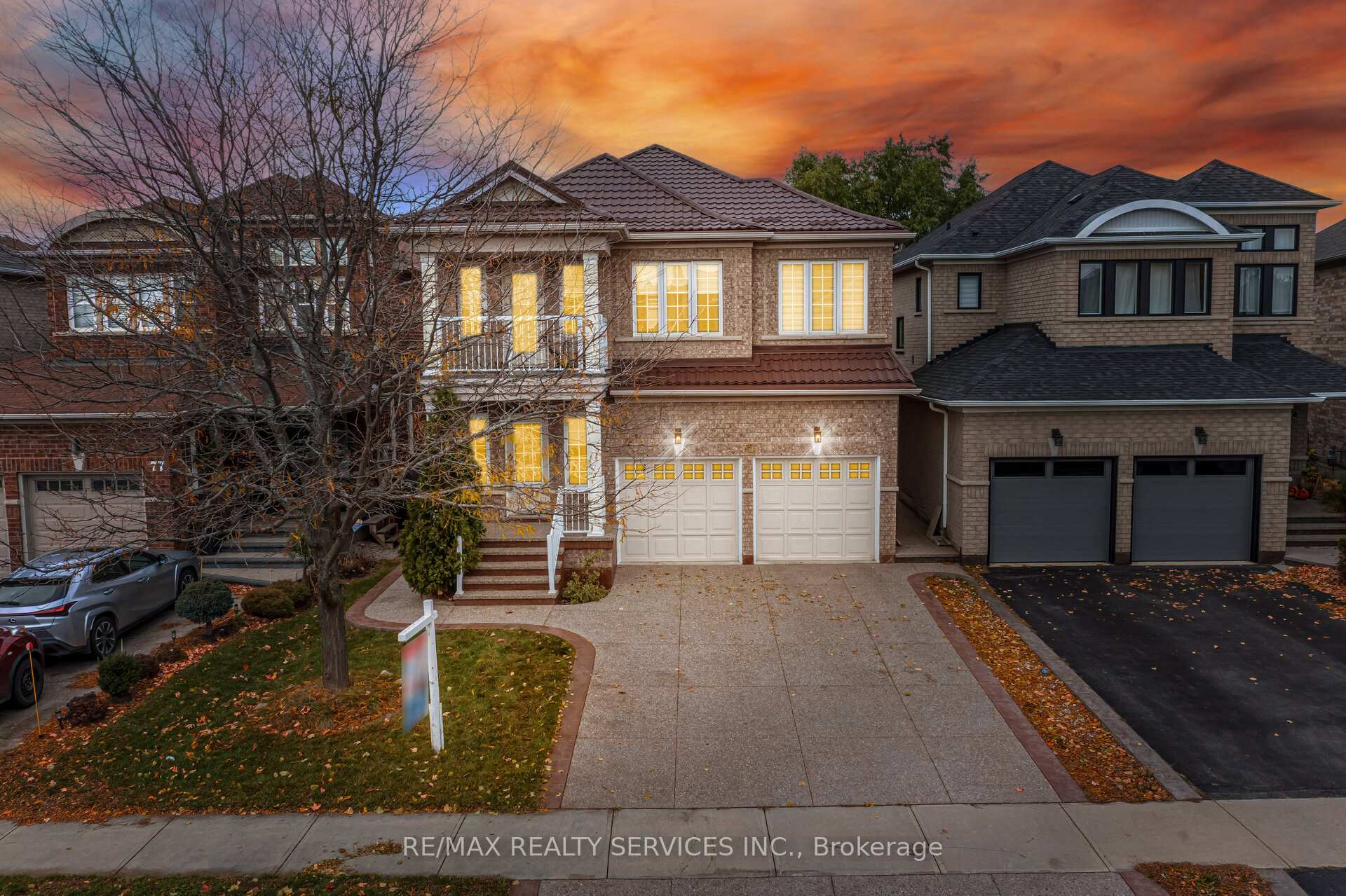 75 Harbourtown Crescent Brampton Ontario Canada Sale residential Monika Vaid RE/MAX GOLD REALTY INC.