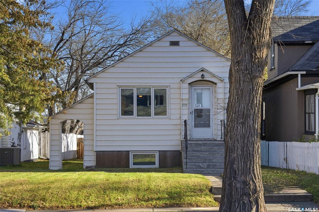 134 G AVENUE N Saskatoon Saskatchewan Canada Sale residential HomeLife Realty Services Inc.