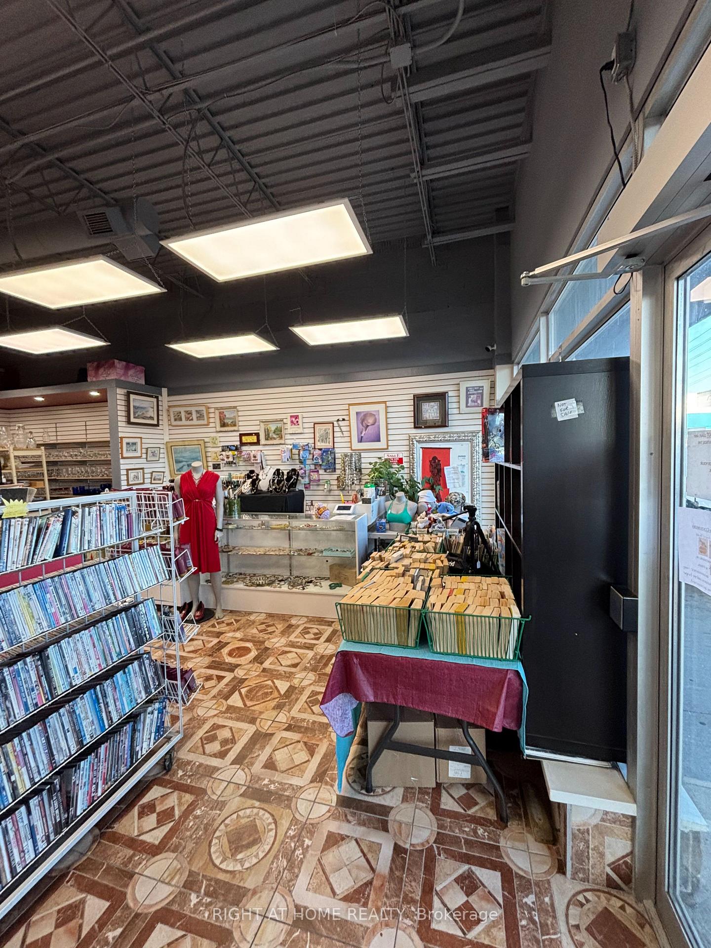 2604 Eglinton Avenue E Toronto Ontario Canada Sale commercial Alex Beis Right at Home Realty, Brokerage*