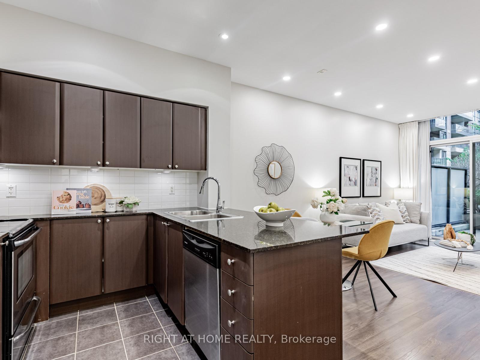 122 - 525 Wilson Avenue Toronto Ontario Canada Sale residential Panos Peppas Right at Home Realty, Brokerage*