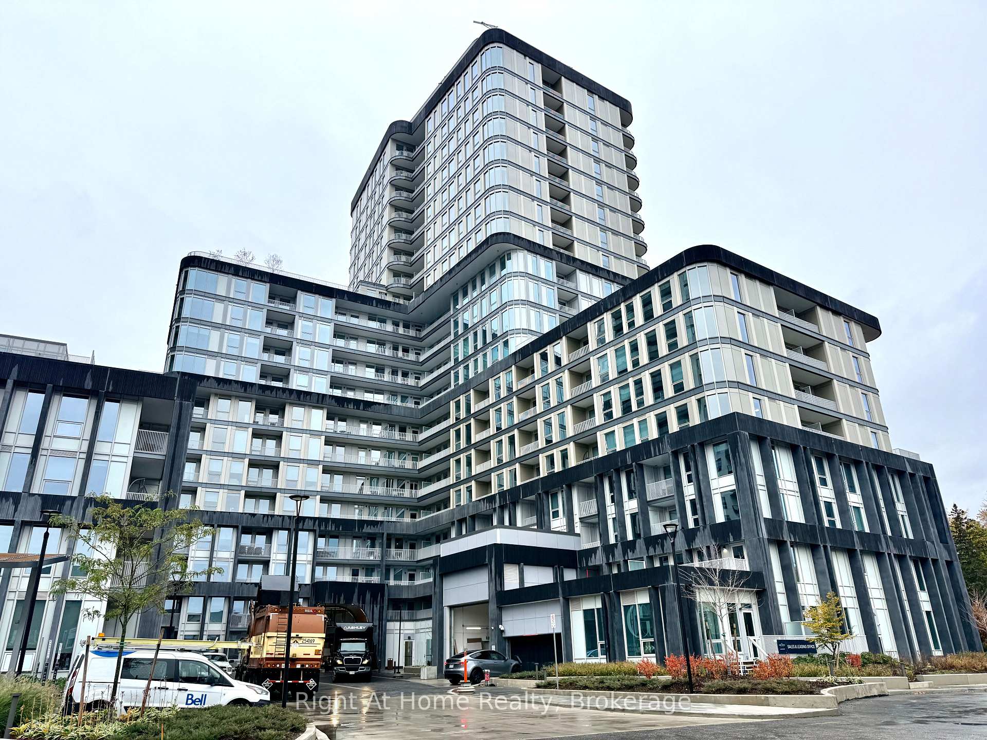 1609 - 3240 William Coltson Avenue Oakville Ontario Canada Rent residential Sam Mathew Right at Home Realty, Brokerage*