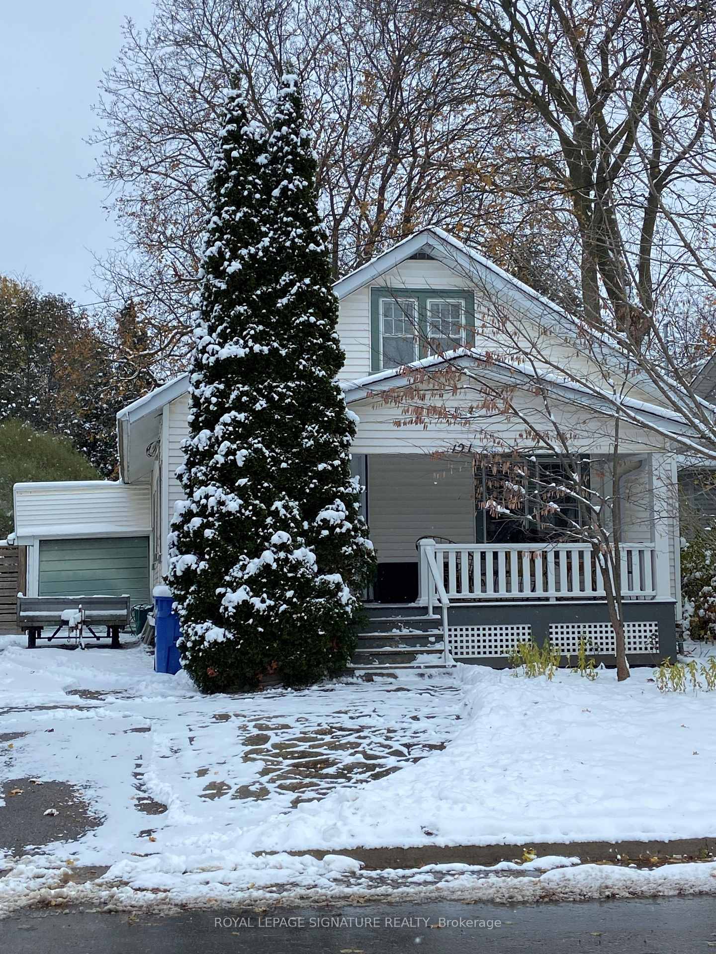 121 Wells Street Aurora Ontario Canada Sale residential Jeff Goldenberg Royal LePage Signature Realty, Brokerage *