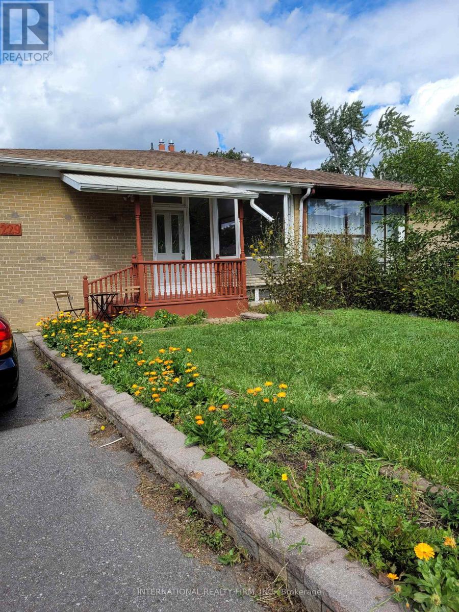 229 Alsace Road Richmond Hill Ontario Canada Rent residential David LeMesurier International Realty Firm Inc.