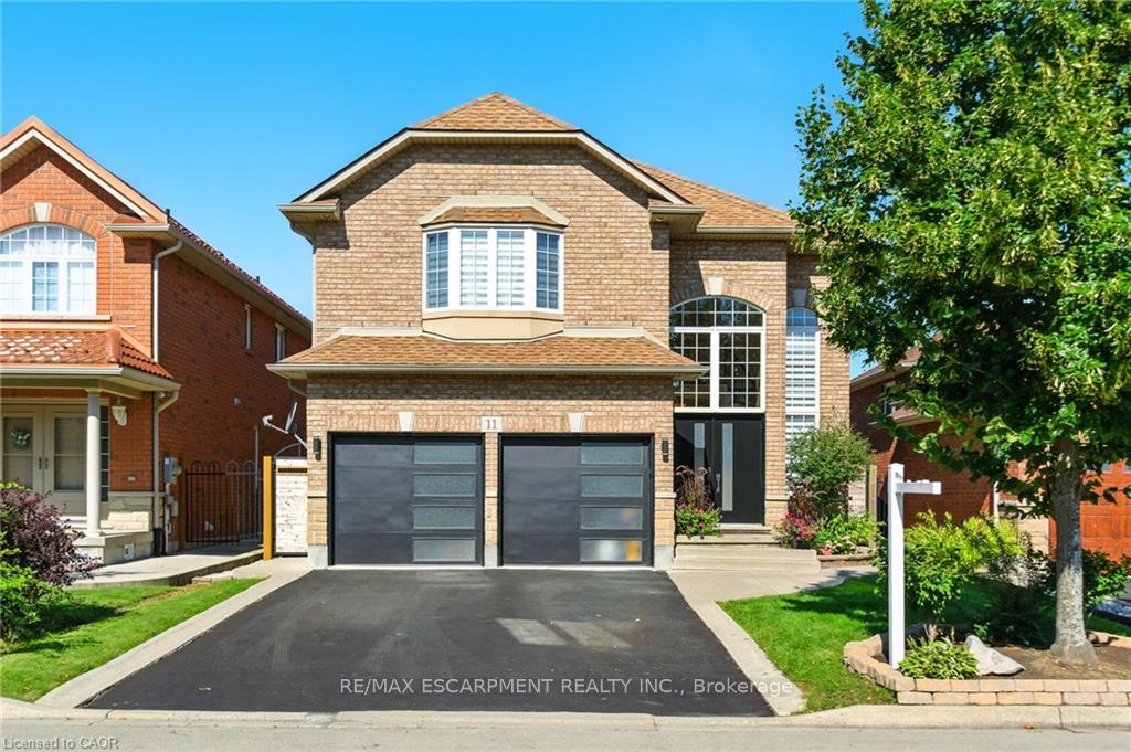 11 Silverspring Crescent Hamilton Ontario Canada Sale residential Brian Martinson Royal LePage Signature Realty, Brokerage