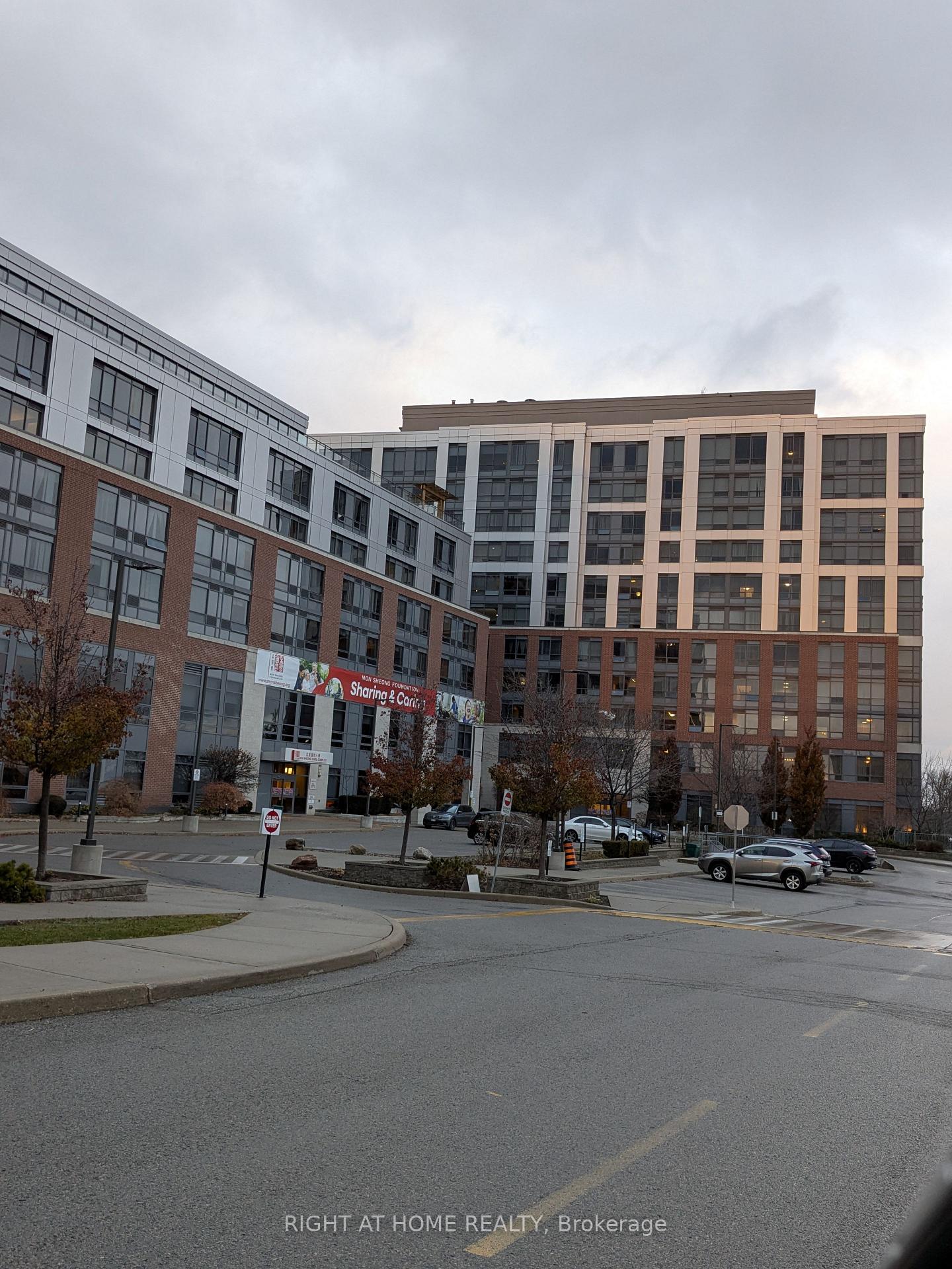 A609 - 11211 YONGE Street Richmond Hill Ontario Canada Sale residential   Right at Home Realty, Brokerage