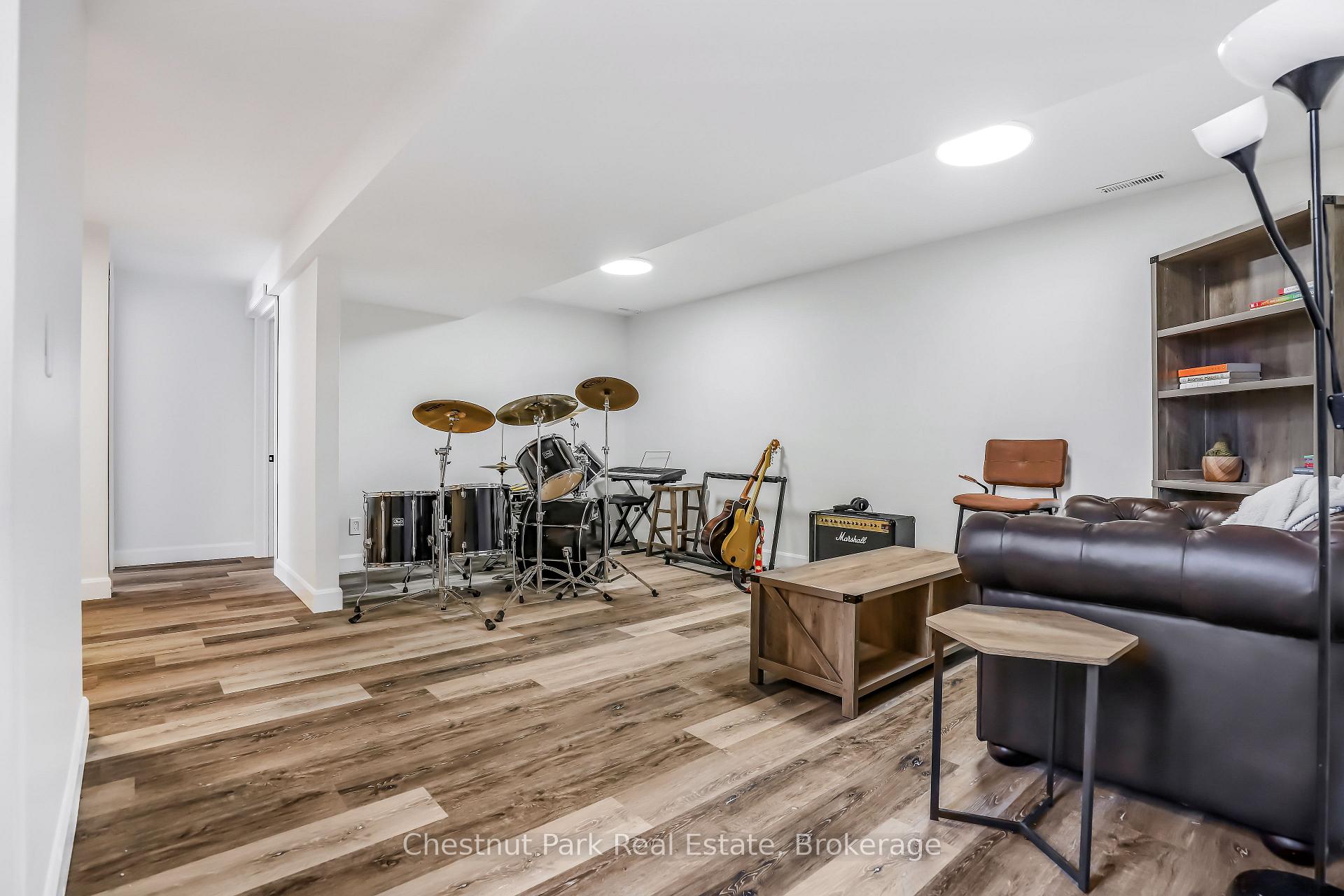 4 Bedroom Single Family Home/House's Image 38