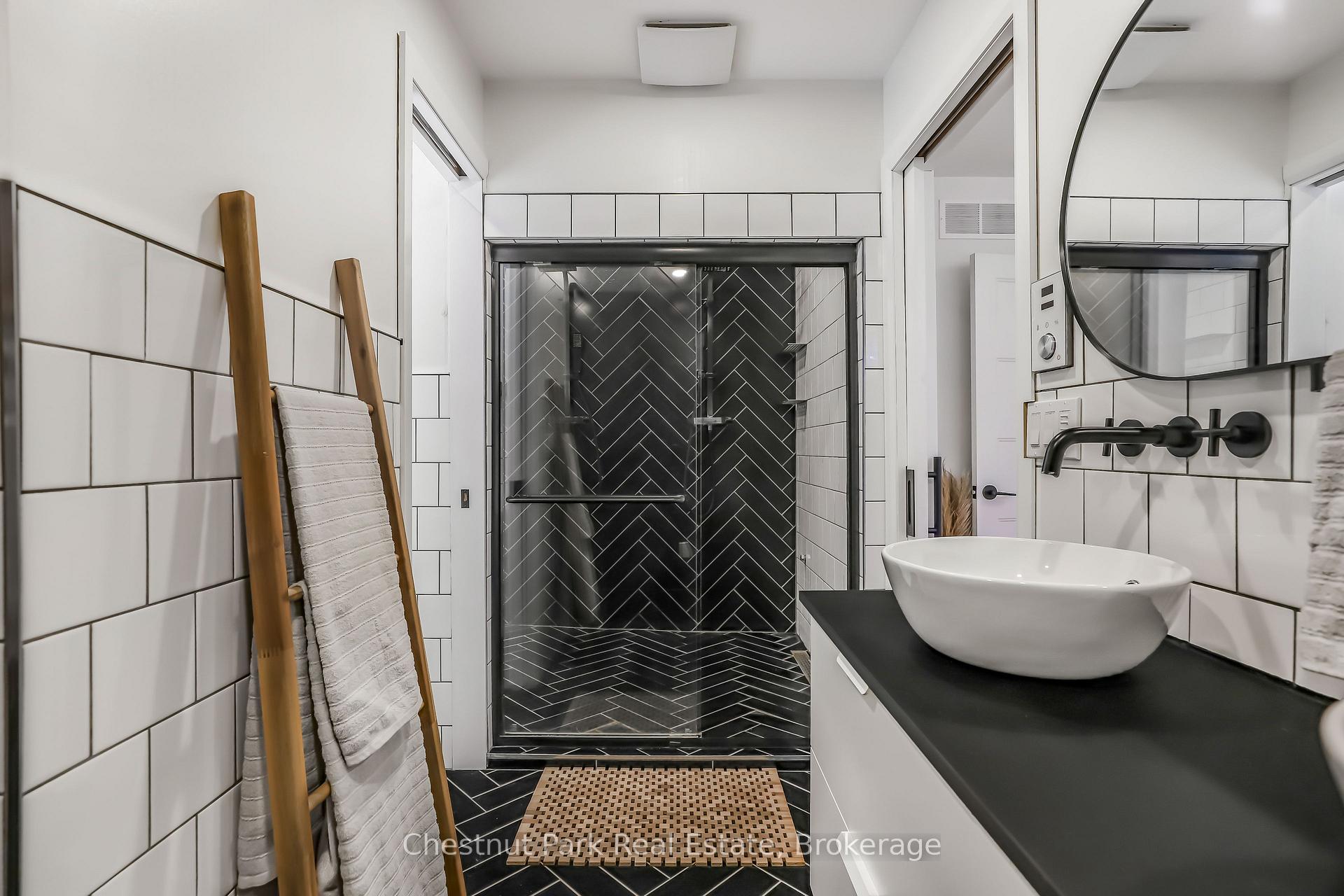 4 Bedroom Single Family Home/House's Image 34