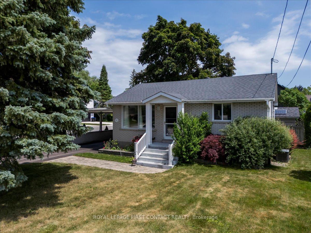 591 Oak Street Collingwood Ontario Canada Sale residential Domenic D'Addio Royal LePage First Contact Realty Brokerage