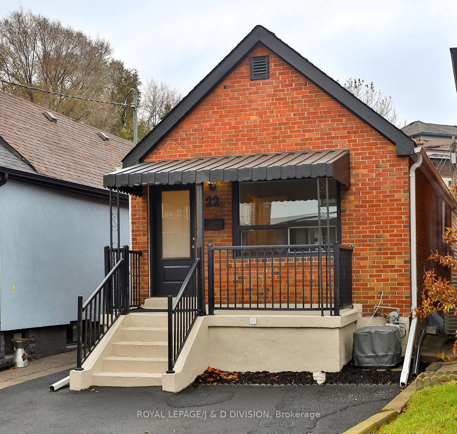22 Holmesdale Road Toronto Ontario Canada Sale residential Douglas Hart Bosley Real Estate Ltd., Brokerage *