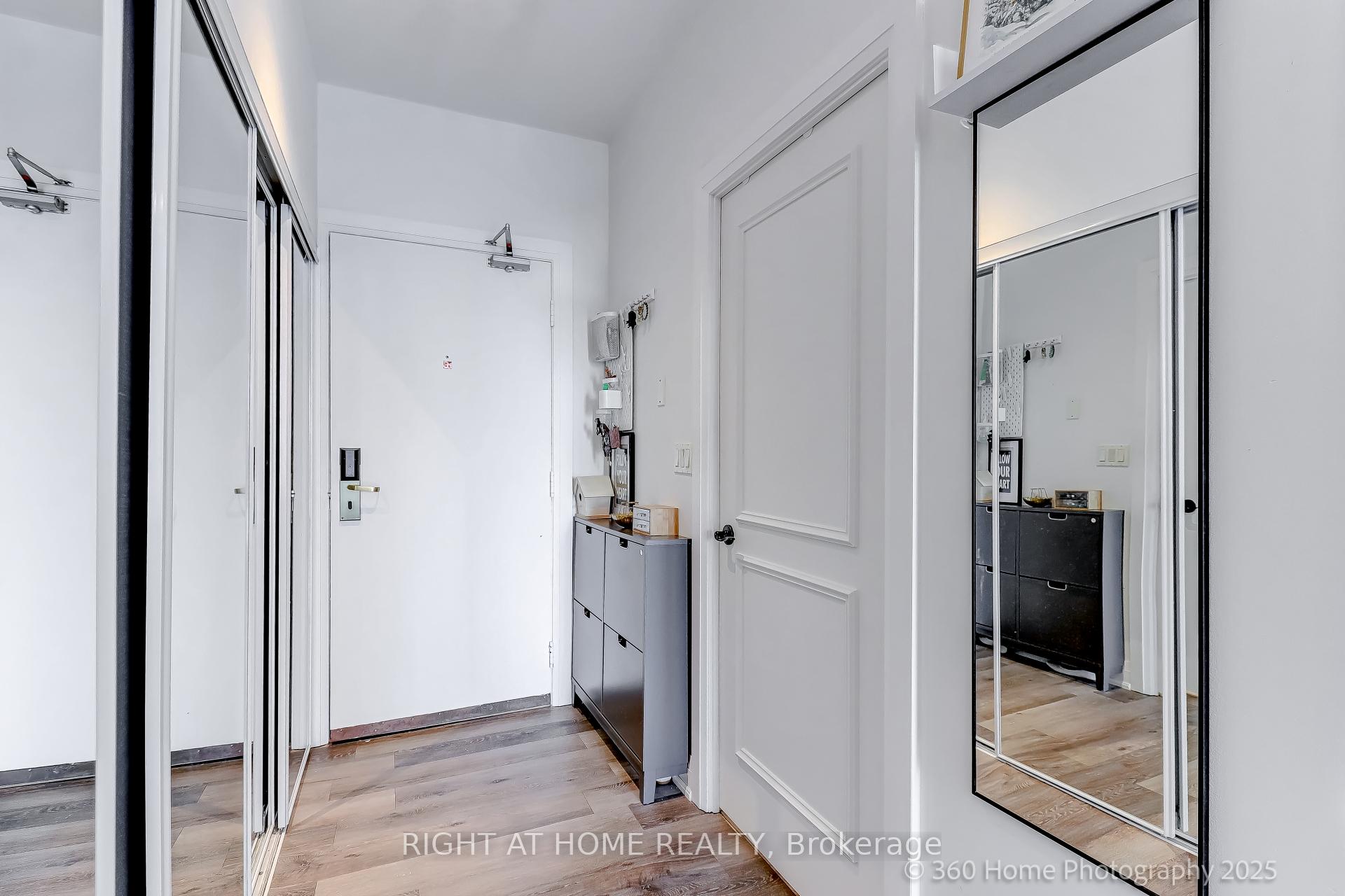 203 - 2737 Keele Street Toronto Ontario Canada Sale residential   Right at Home Realty, Brokerage