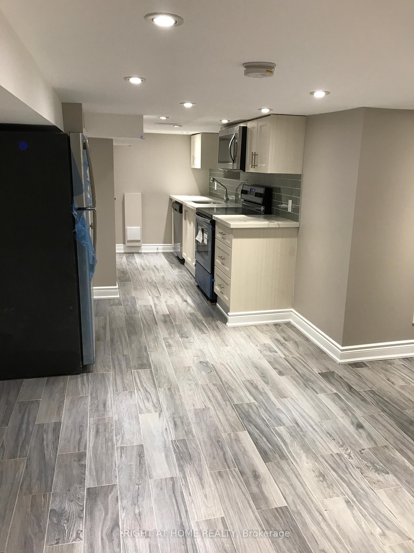 989 Dufferin Street Toronto Ontario Canada Rent residential J. Luis Filipe Right at Home Realty, Brokerage*