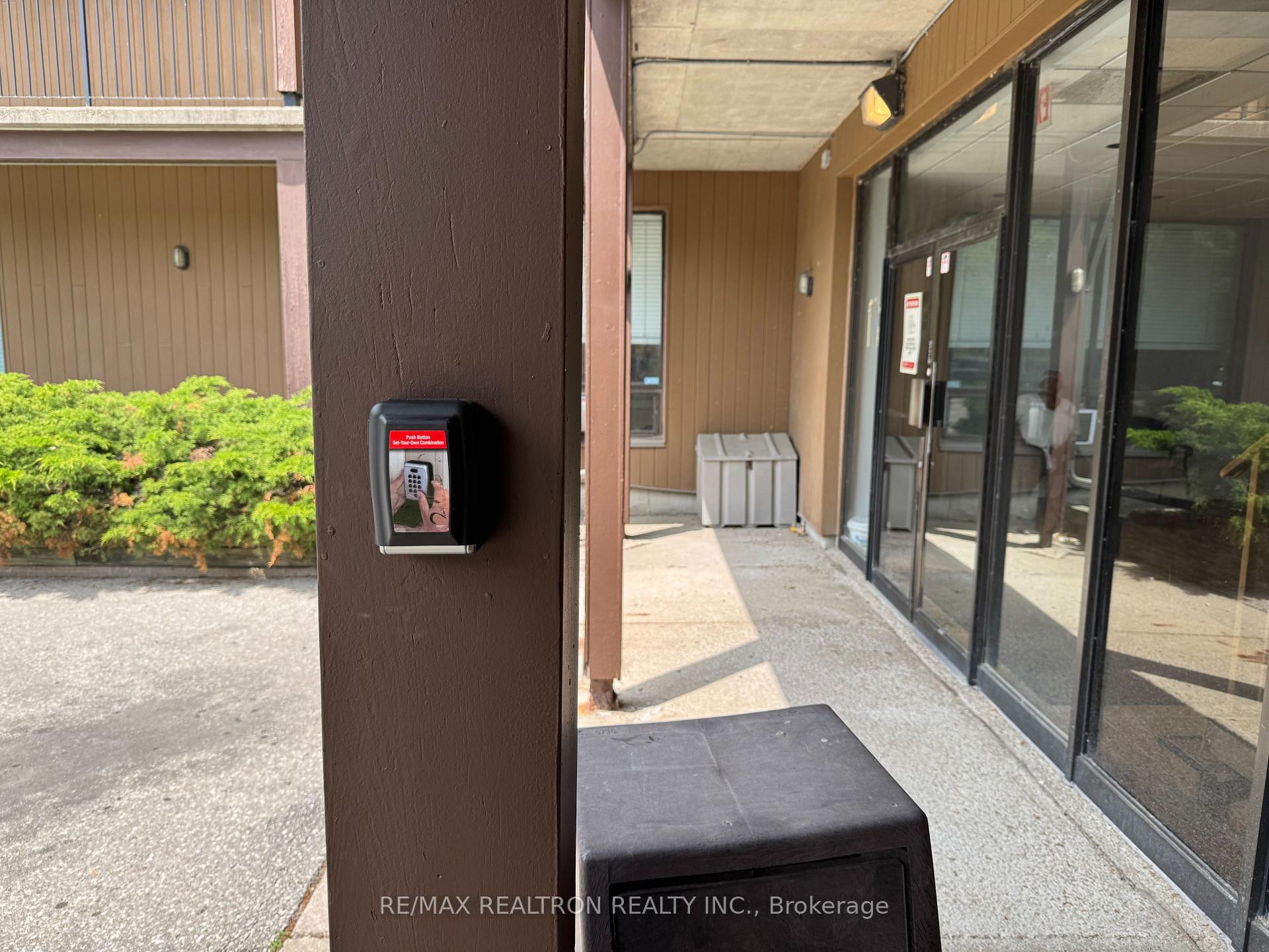 8 - 2630 Kipling Avenue Toronto Ontario Canada Lease commercial Izabela Jaskiewicz RE/MAX Realtron Realty Inc., Brokerage*