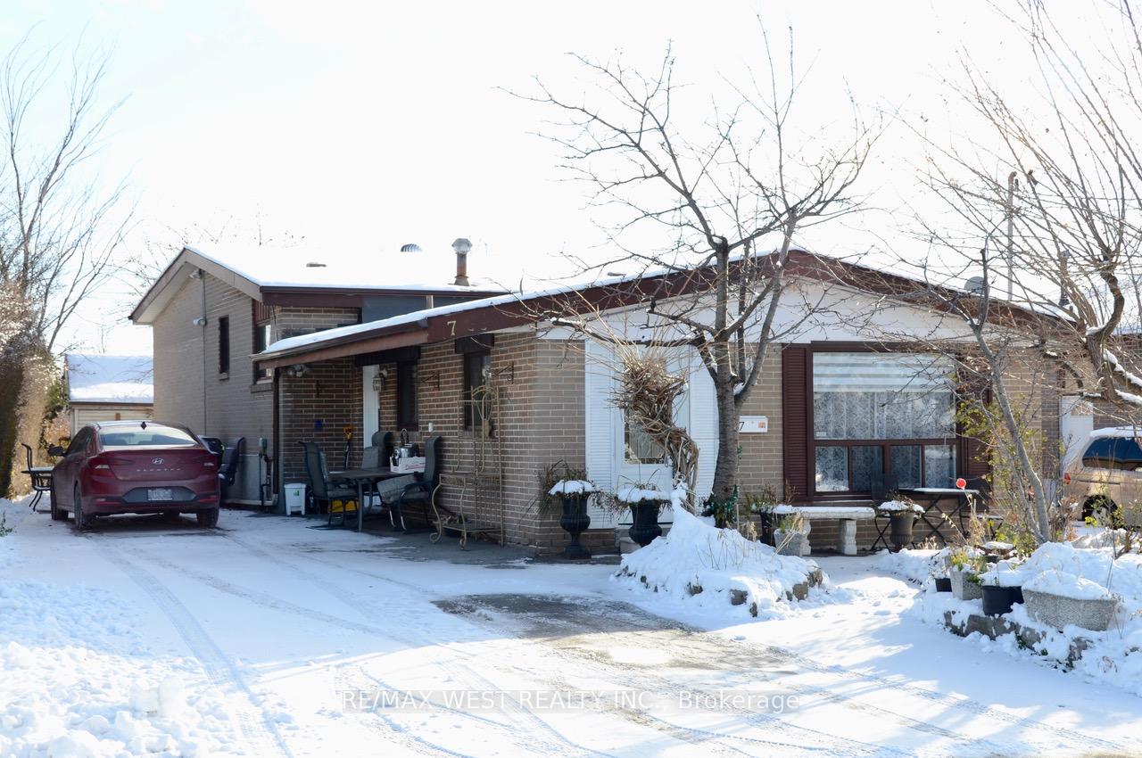 7 Bimini Crescent Toronto Ontario Canada Sale residential Deepika Khurana HomeLife/Cimerman Real Estate Ltd., Brokerage*