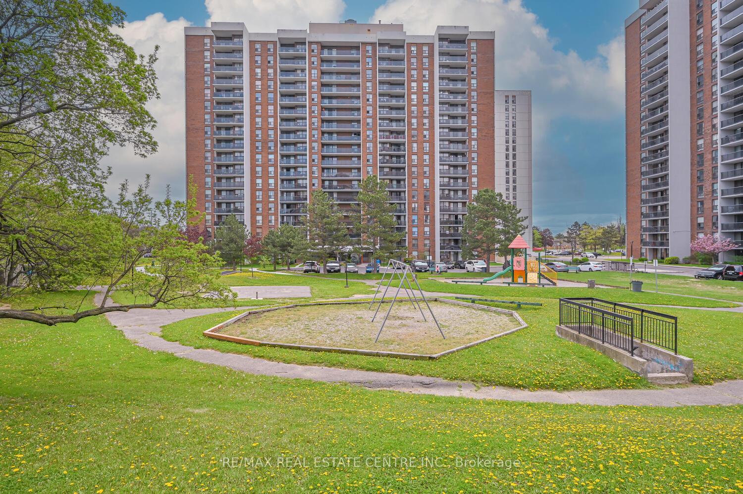 403 - 21 Knightsbridge Road Brampton Ontario Canada Sale residential Naveen Dua RE/MAX Real Estate Centre Inc., Brokerage *