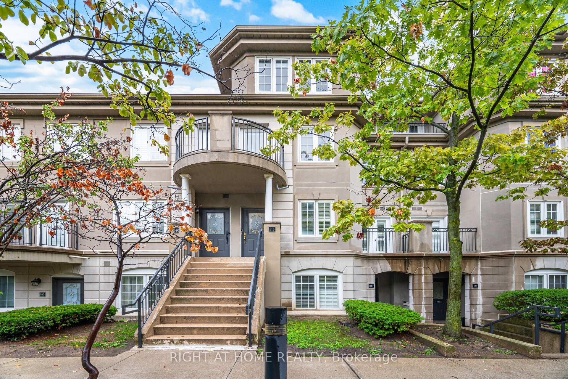 2065 finch avenue west (99) 사진
