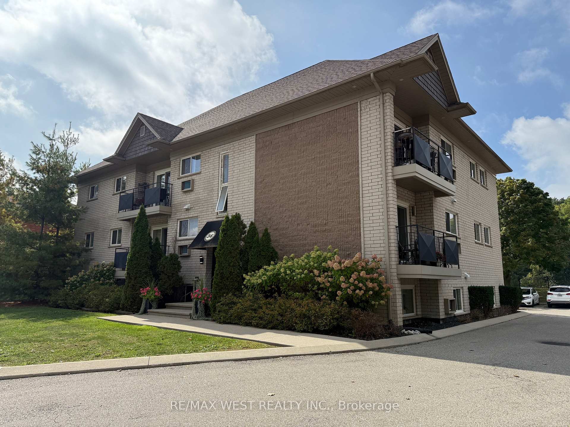 36 Willow Street Brant Ontario Canada Sale commercial Yasin         Yusufi RE/MAX West Realty Inc., Brokerage *