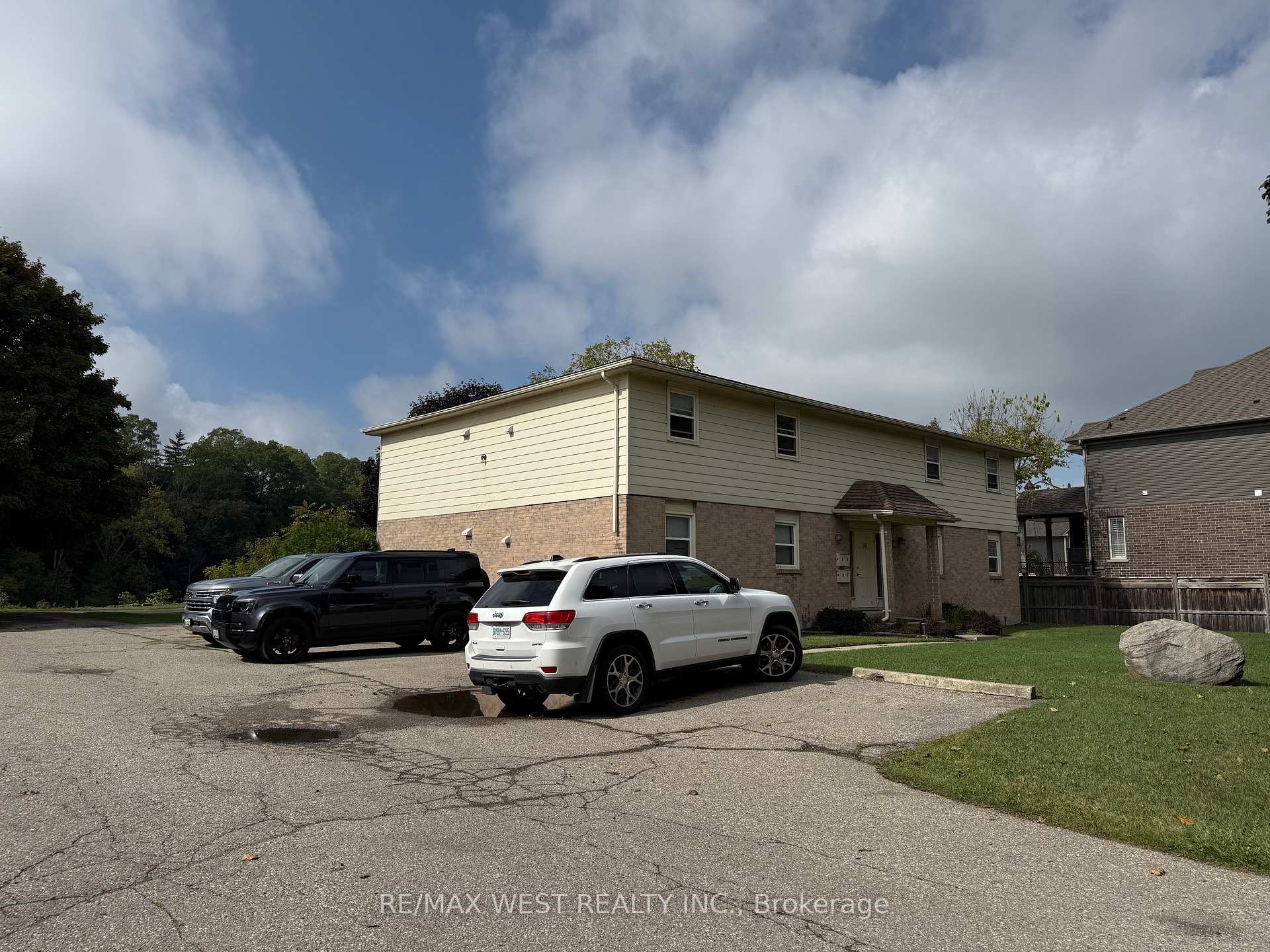 60 Willow Street Brant Ontario Canada Sale residential Yasin         Yusufi RE/MAX West Realty Inc., Brokerage *